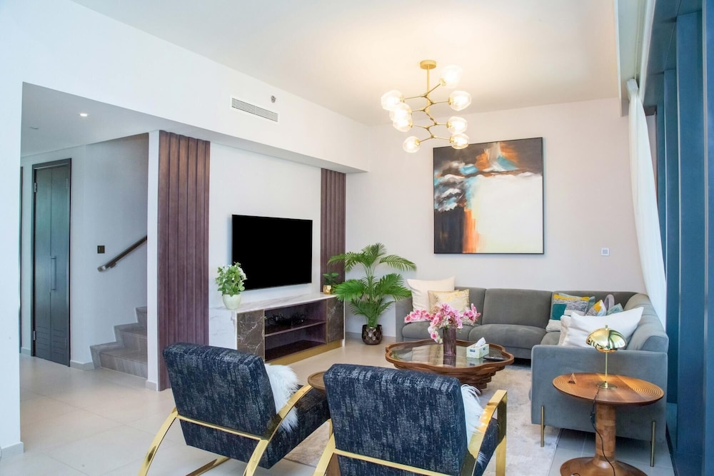 Lux 4BR Duplex in Blvd of Downtown