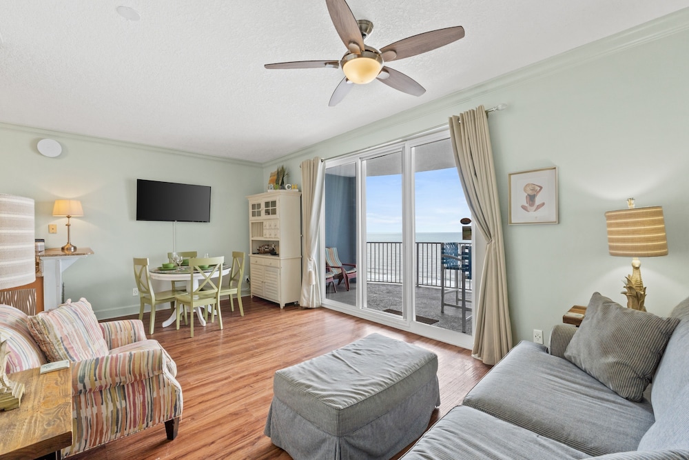 Twin Palms by Book That Condo