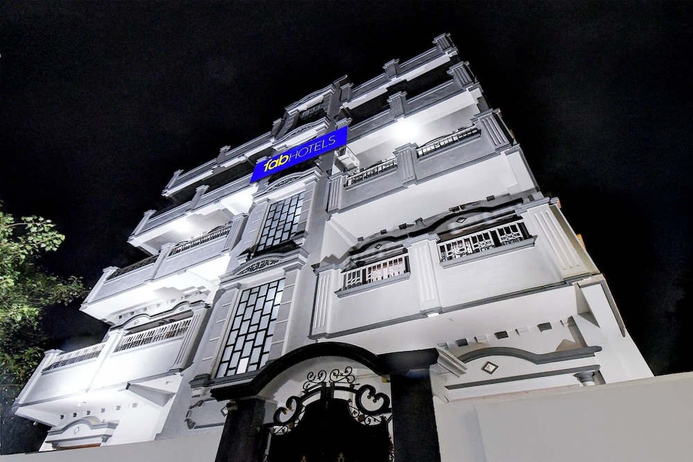 Fabhotel Rb Palace
