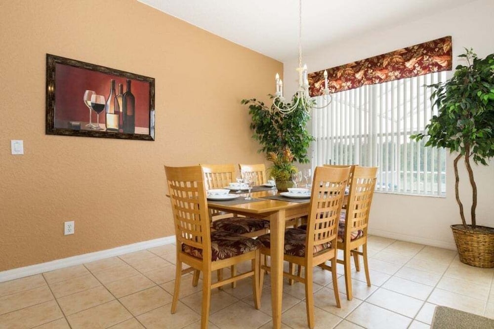 Stunning Golf Community Villa W/ Pool Near Disney 4 Bedroom Villa