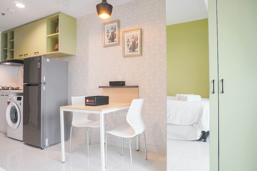Comfortable Studio at West Vista Apartment