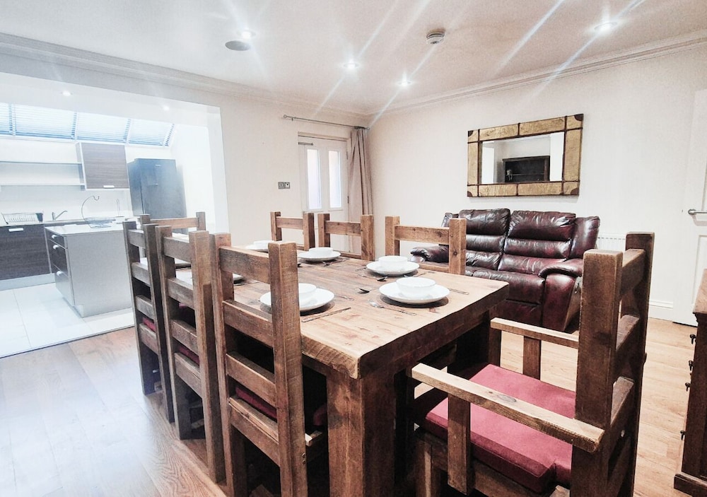 Luxurious & Spacious 2BR