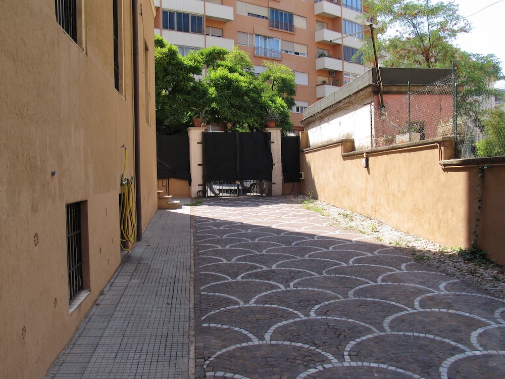 Dea Roma Inn