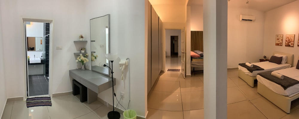 Lux Desaru Villa