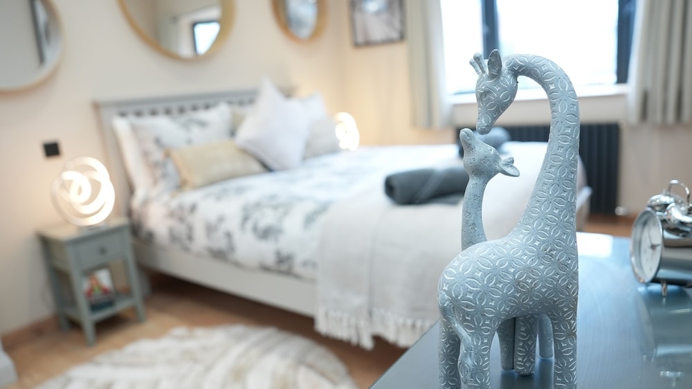 Charming London House - Sleeps 4 & Outdoor Space