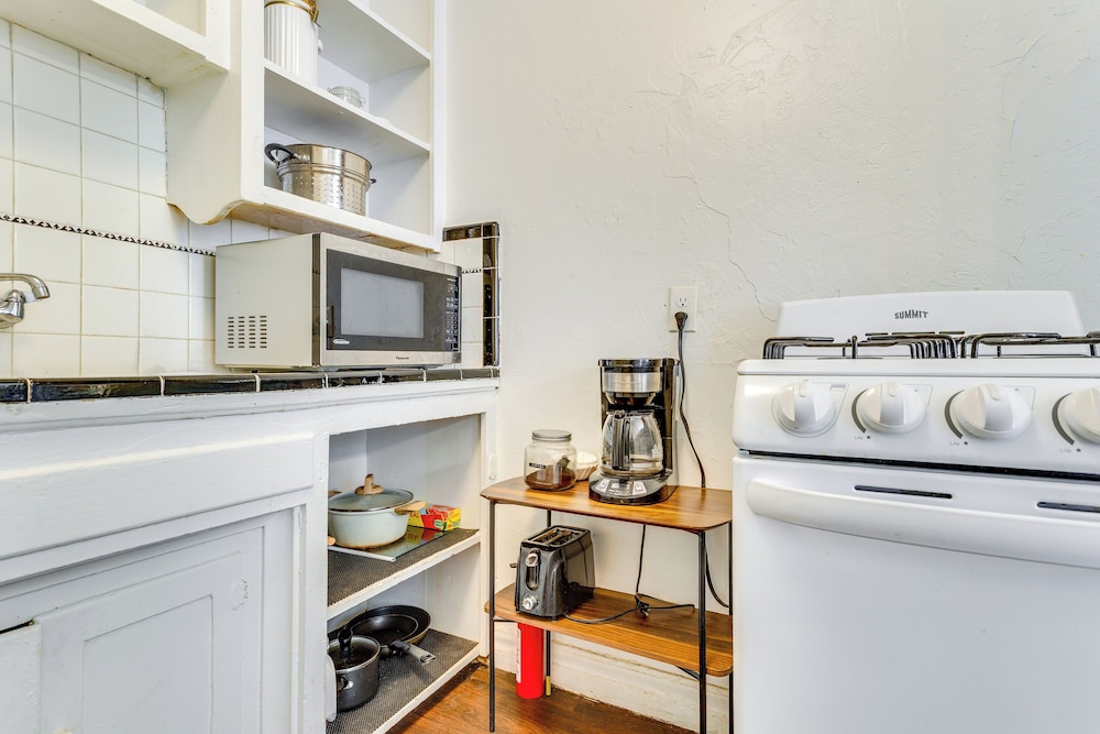 Modern OKC Duplex in Plaza: Steps to Shops & Bars!