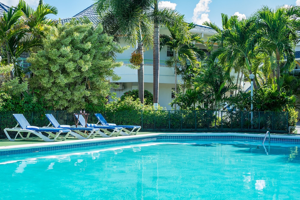 Jamaica Vacations - Holiday Haven Resort  Banquet Hall - Property Image 9