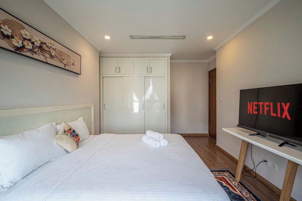 Apartment Landmark 81 by Urban Home