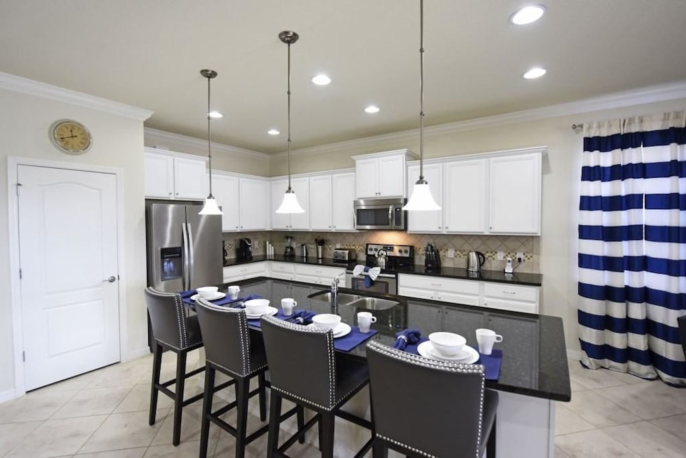 8878 Windsor Hills House 8 Bedroom by Florida Star