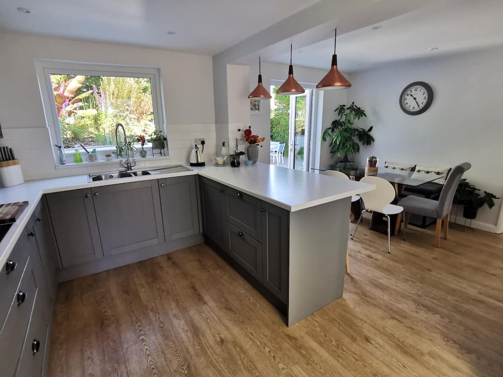 Bright Welcoming Falmouth Home Garden Parking