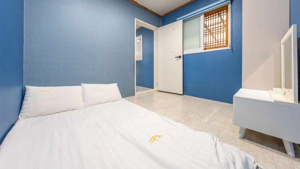Gyeongju Aratteul Hanok Pet Pension