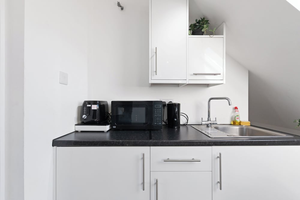 City Apartment - Sleeps 4 & Free Parking