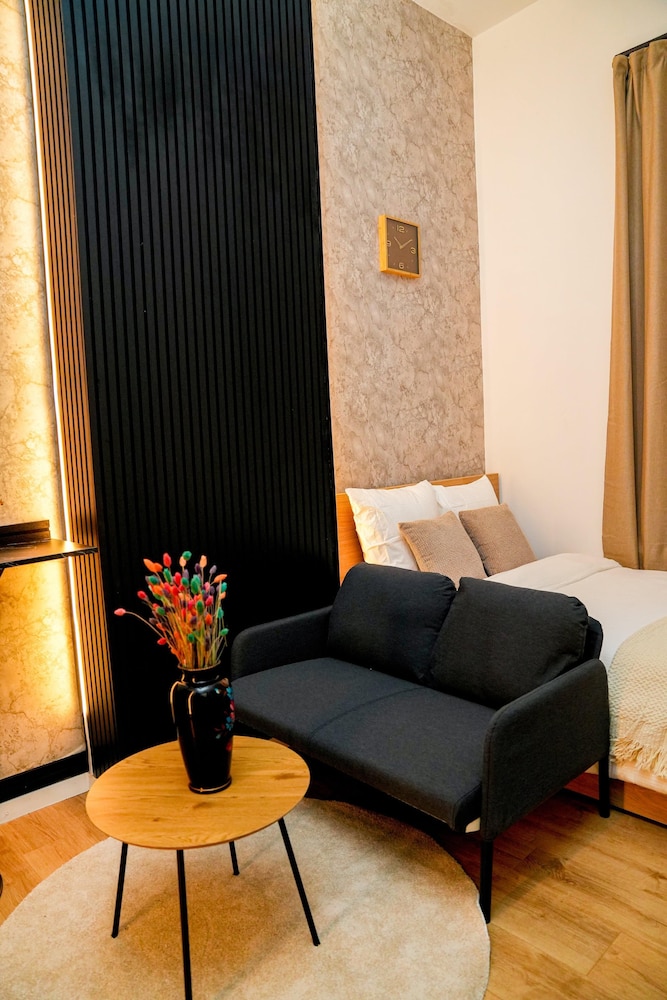 Comfy 5BR Apartment in Heart of Ghent