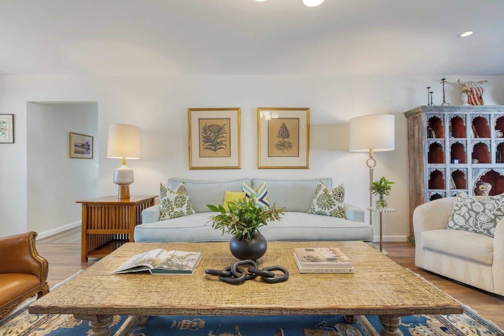 Hummingbird Haven by Avantstay Dog-friendly, Near the Beach, Huge Yard+hot Tub