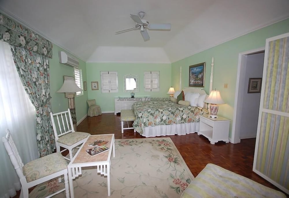 Stoneaway, 6BR by Jamaican Treasures
