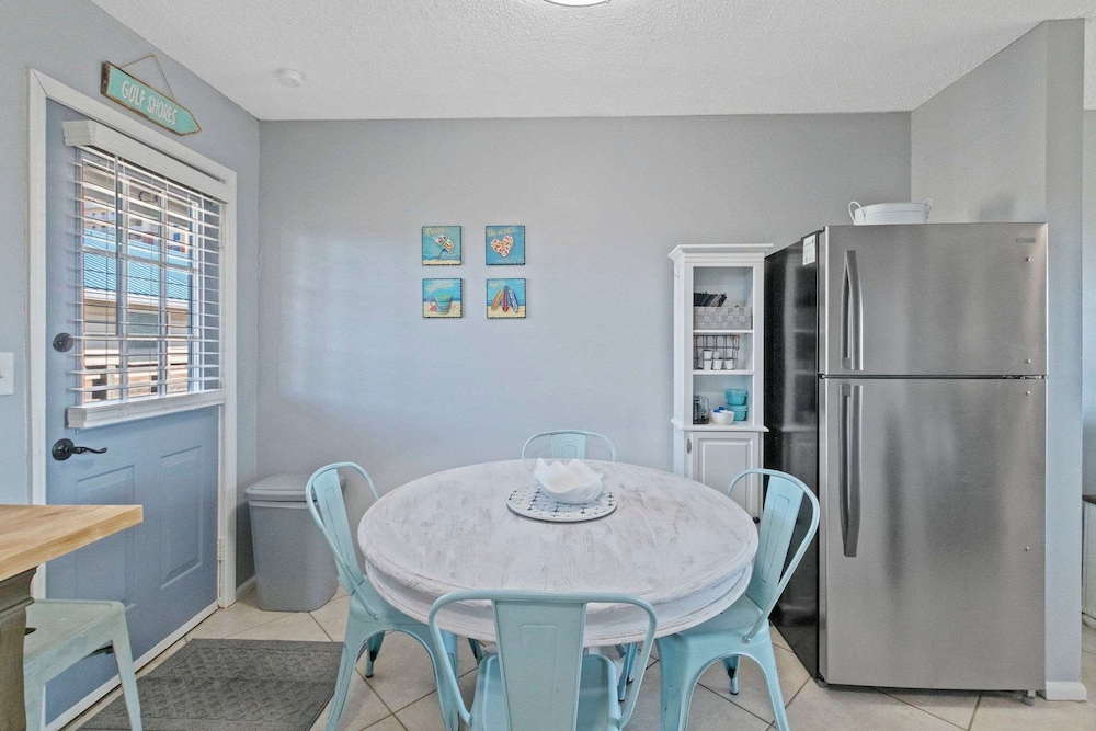Two 2br Condos Walk to Beach Hangout