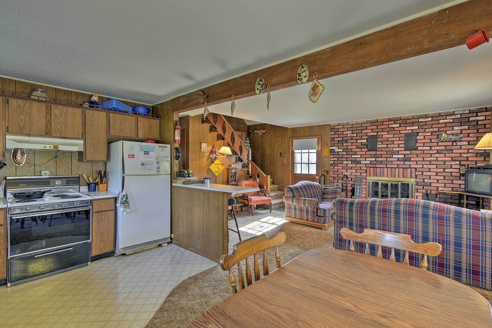 Walk to Green Lake & Beach: Cozy Cabin w/ Deck