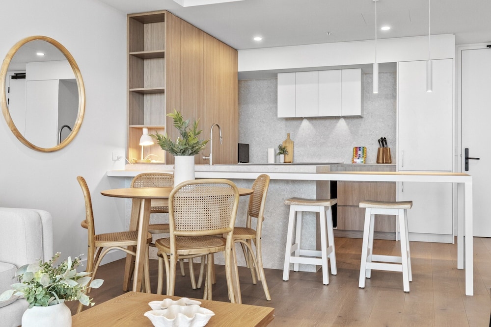 Stylish 2-bed Unit With Views & Rooftop Access