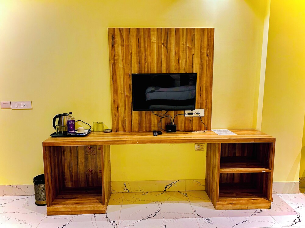 Hotel GoodLuck House Near Delhi Airport