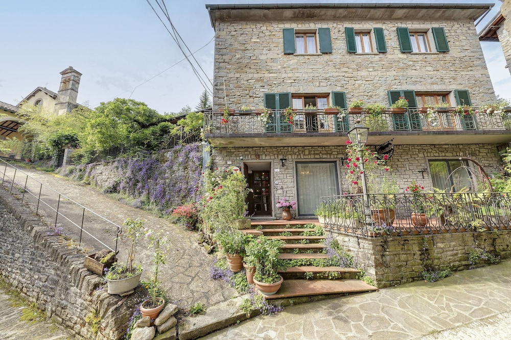Entire Hilltop Villa With Private Pool In Palazzuolo Sul Senio