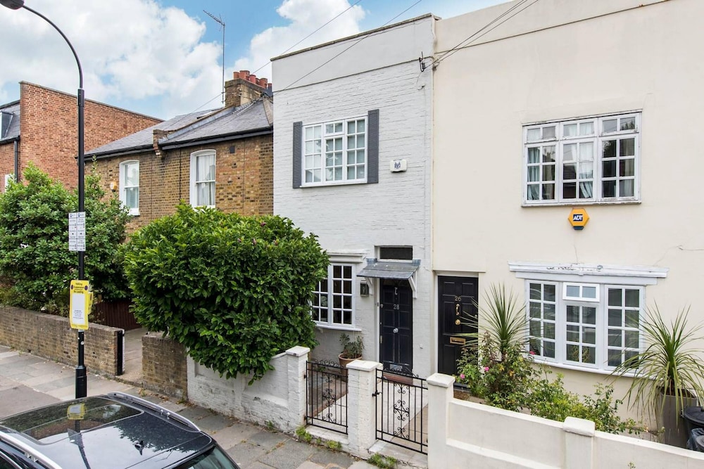 Delightful 2-bed Home Fulham