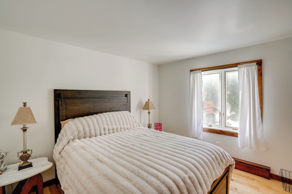 3 Mi to Colgate Lake: Mtn-view Home, Deck + Grill!