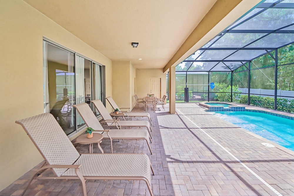 Upstay - 16 Guest Mansion w Pool Hot Tub Billiards
