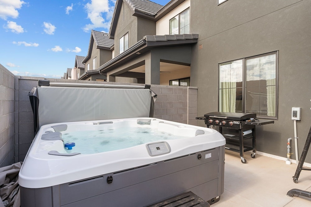 Long Drive 4 Bedroom Townhouse