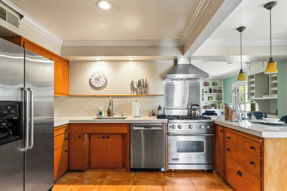 Point Loma Home w/ Putting Green, Firepit + Game Room & Beach Access Zola Street by Avantstay