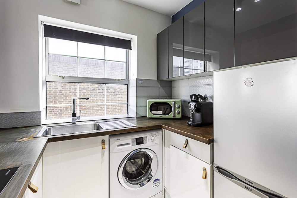 Cozy Aldgate Hideaway