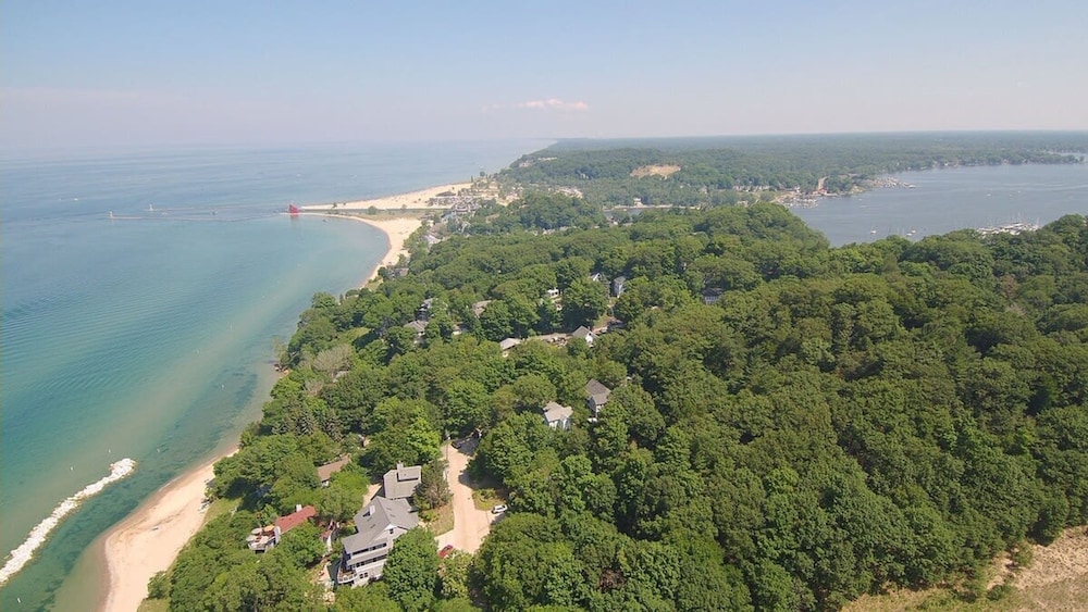 Beach View Cottage - On the Lake