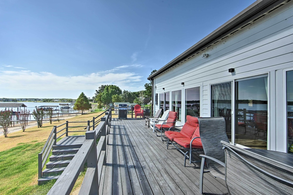 Modern Cedar Creek Lake Retreat w/ Panoramic View! view 5