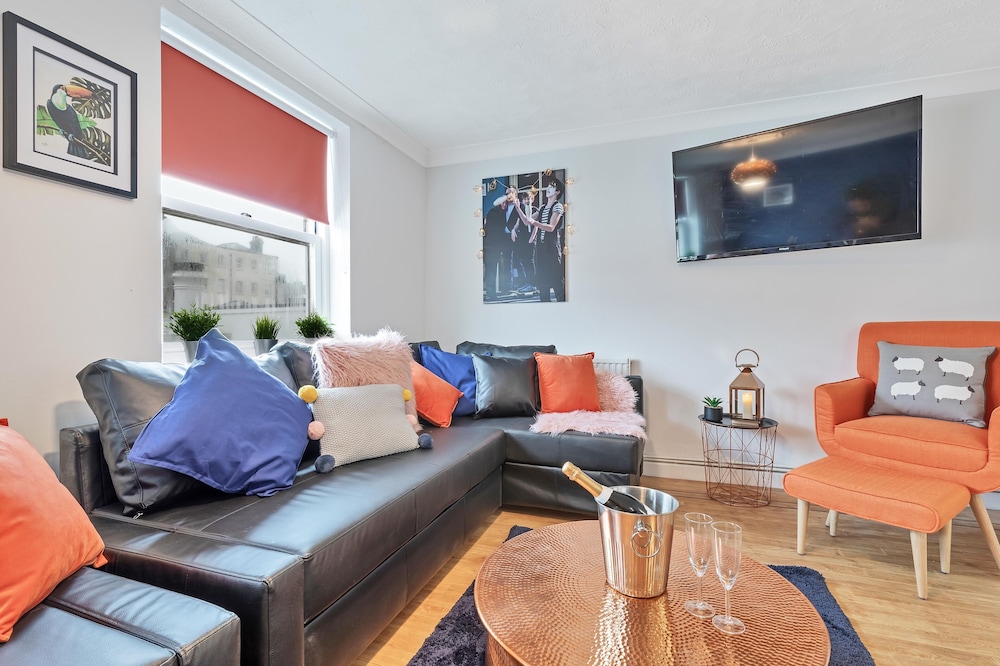 Seabright Townhouse | By My Getaways | Parking for one car view 2
