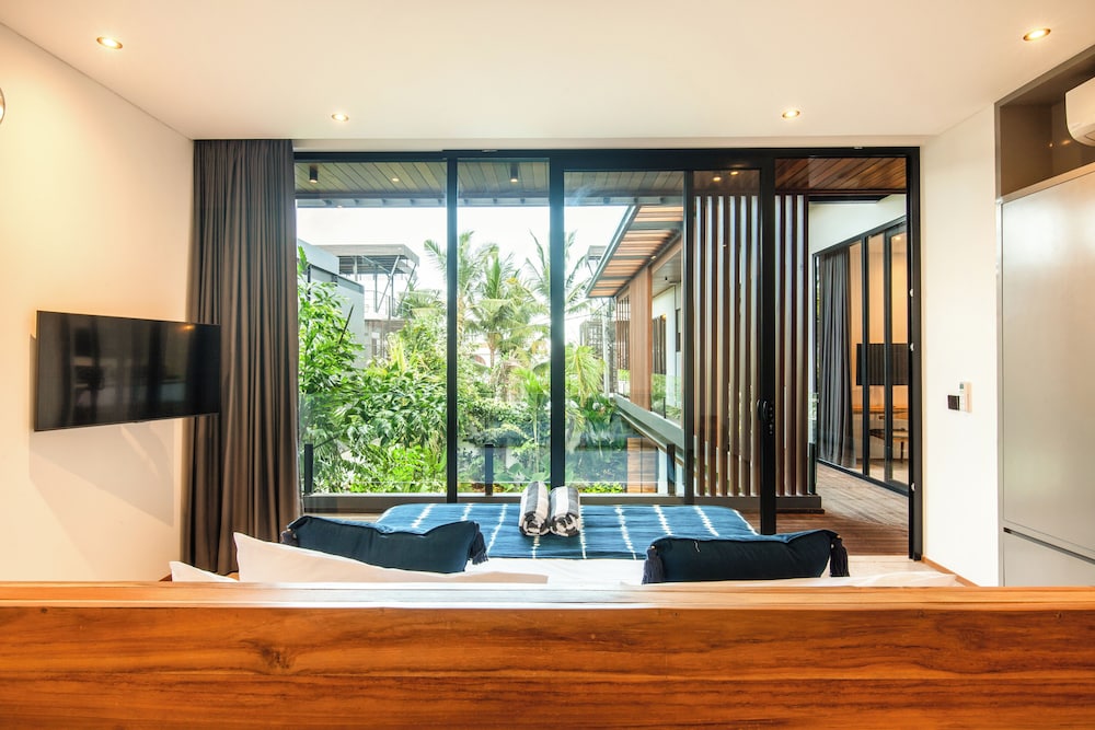 Elegant 5BR Villa Retreat Steps From Canggu Beach