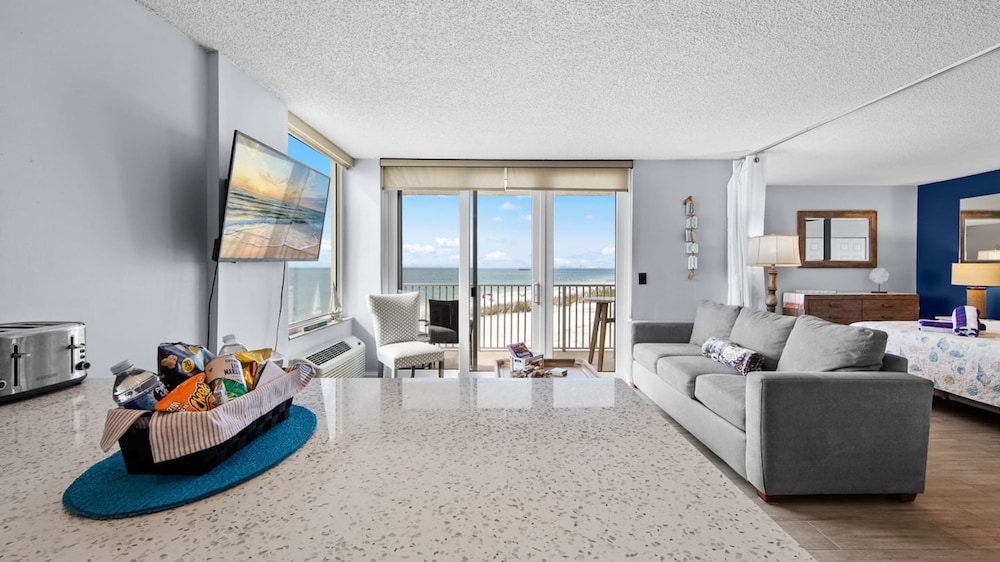 Oceanfront Views Balcony Sunsets