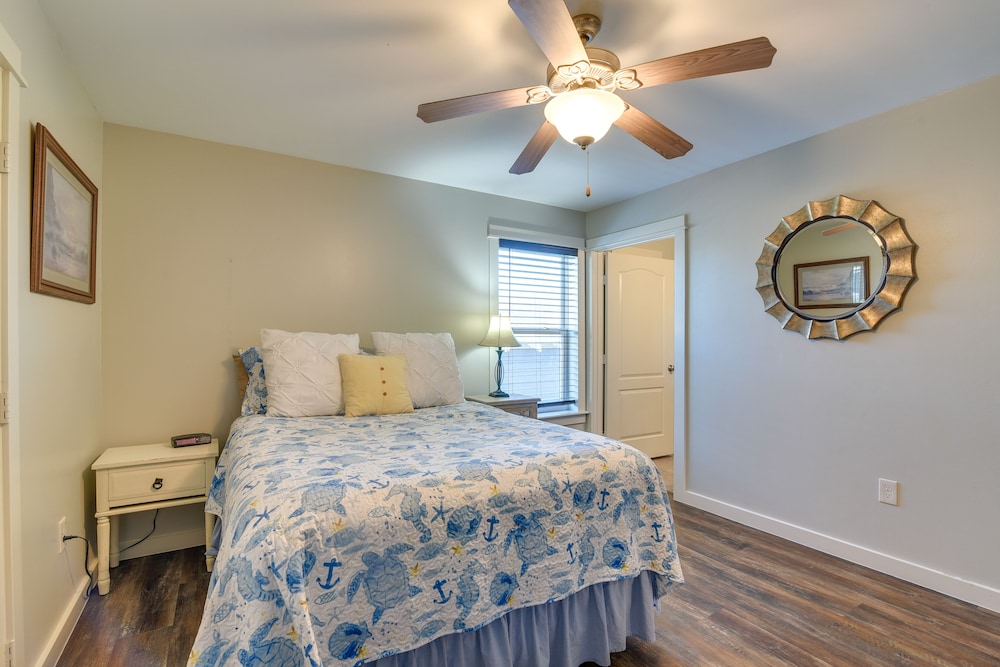 Galveston Vacation Home: 2 Mi to Galveston Beach!