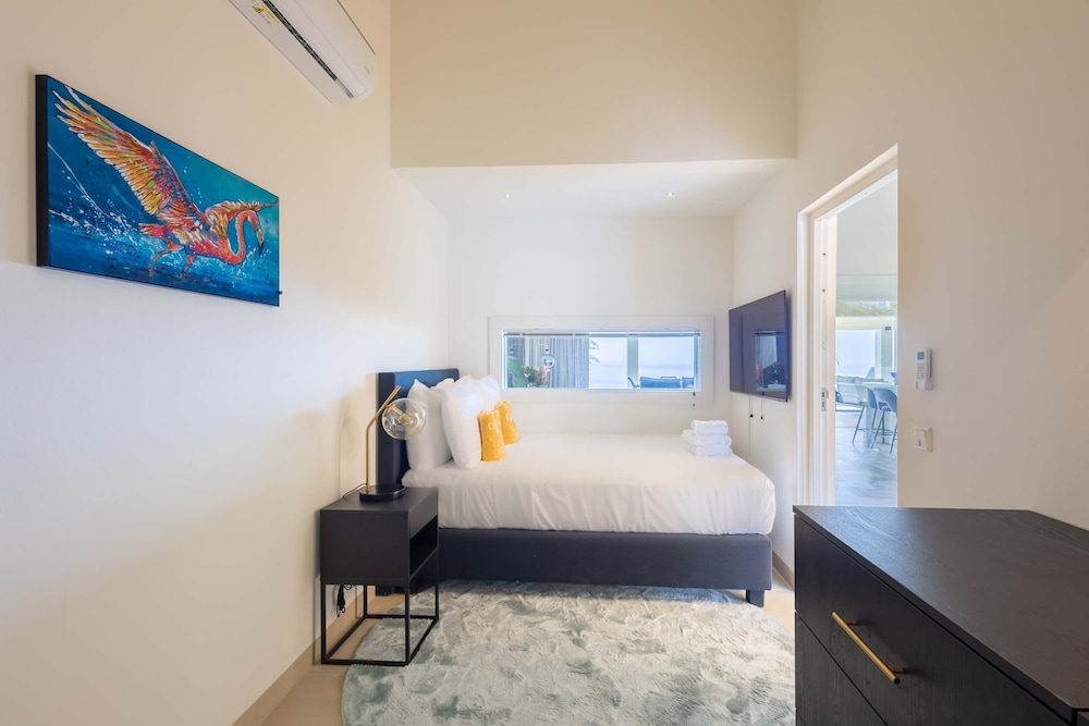 Villa Azure Vista 6BR Luxury Stay w 2 Pools