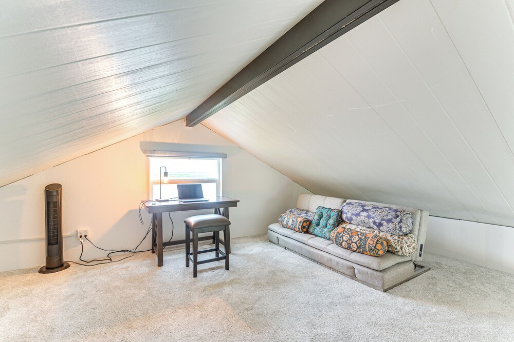 Seabreeze Retreat: Waterfront Home Near Sargent
