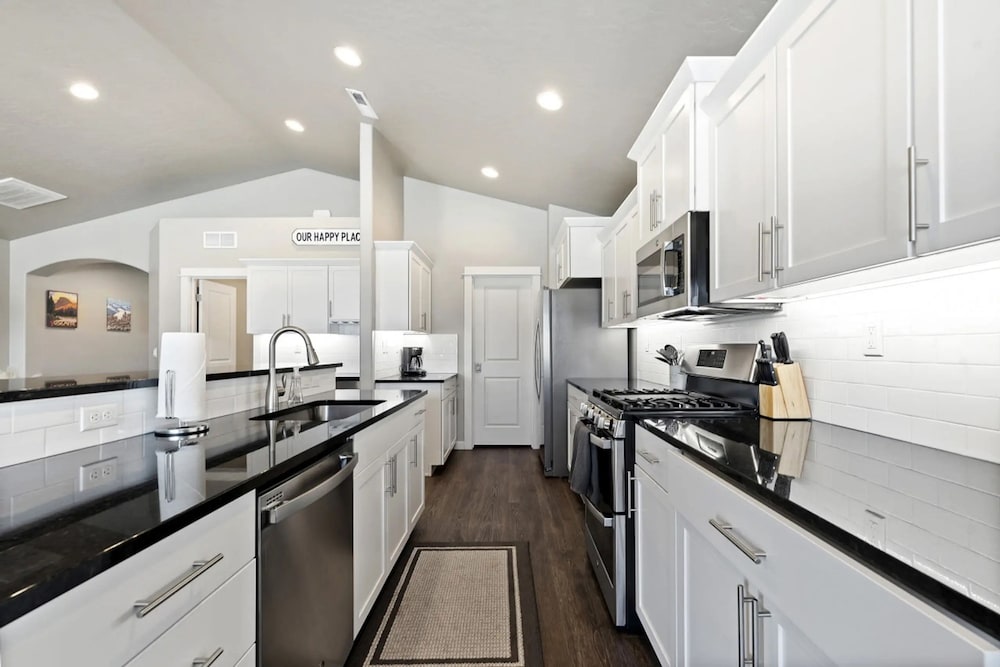 Relaxing Stay Pet Friendly King Near the Lake