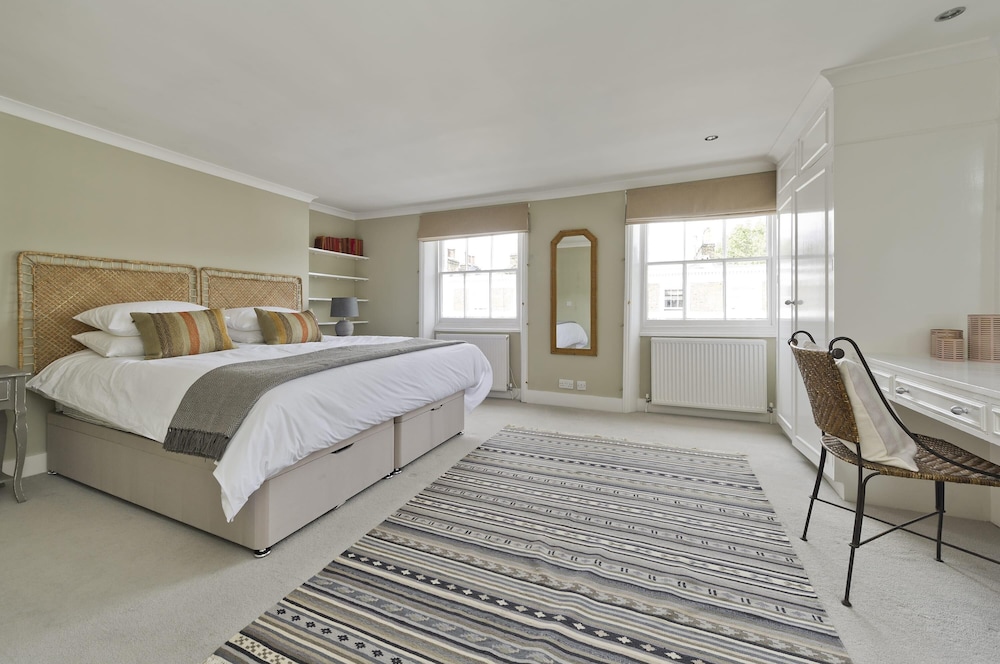 Fabulous 3 Bed Flat Chelsea