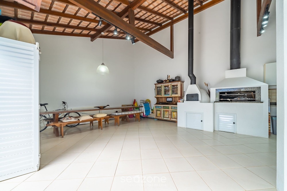 4BR Home w/ BBQ 100m From Beach Jat0355