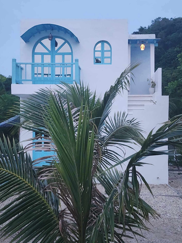 LA GRANDE SHORES Beach Resort