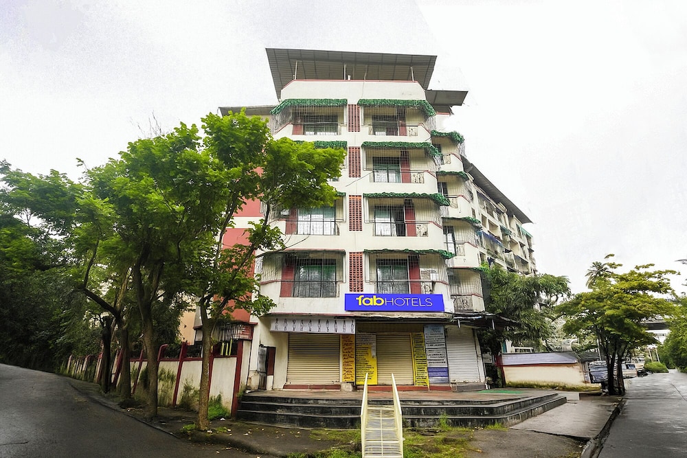 Fabhotel Galaxy Grand