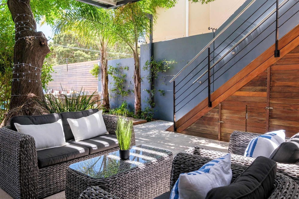 Camps Bay 4bed Villa w Pool Luxe on Central