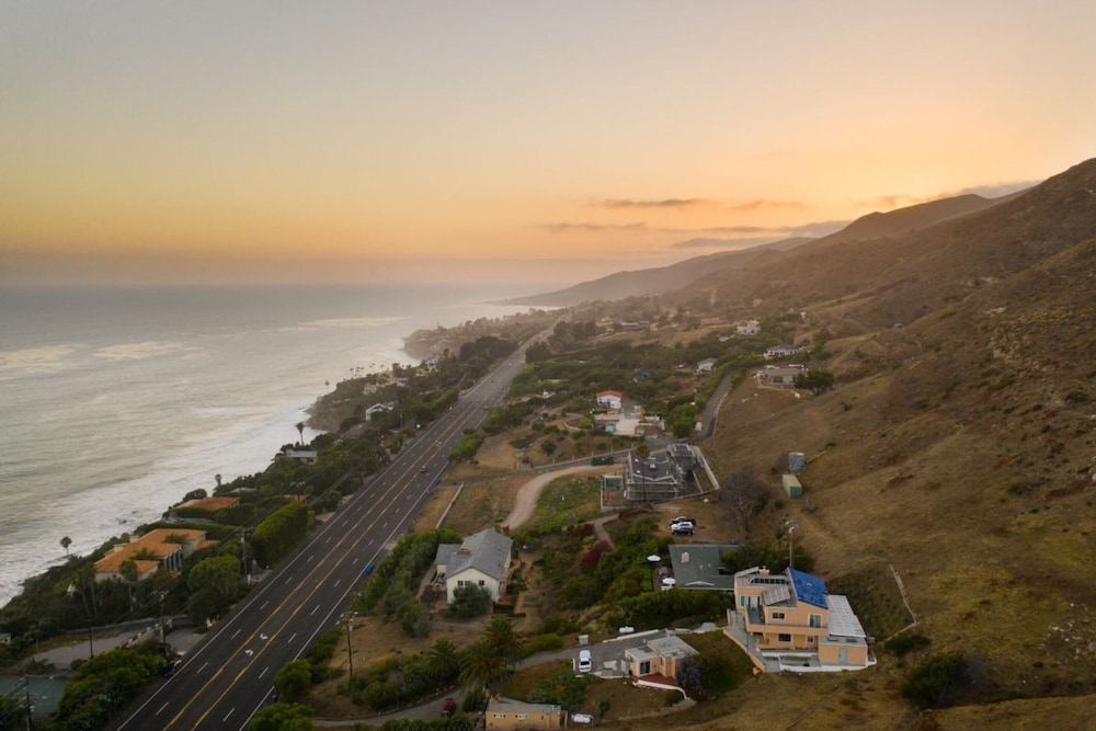 Bluff by Avantstay Gorgeous Malibu Getaway w/ Hot Tub Spectacular Ocean Views - Property Image 3