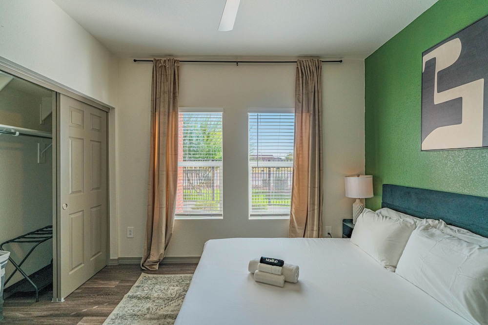 ROVE LIVING/KL - Cardinal 95