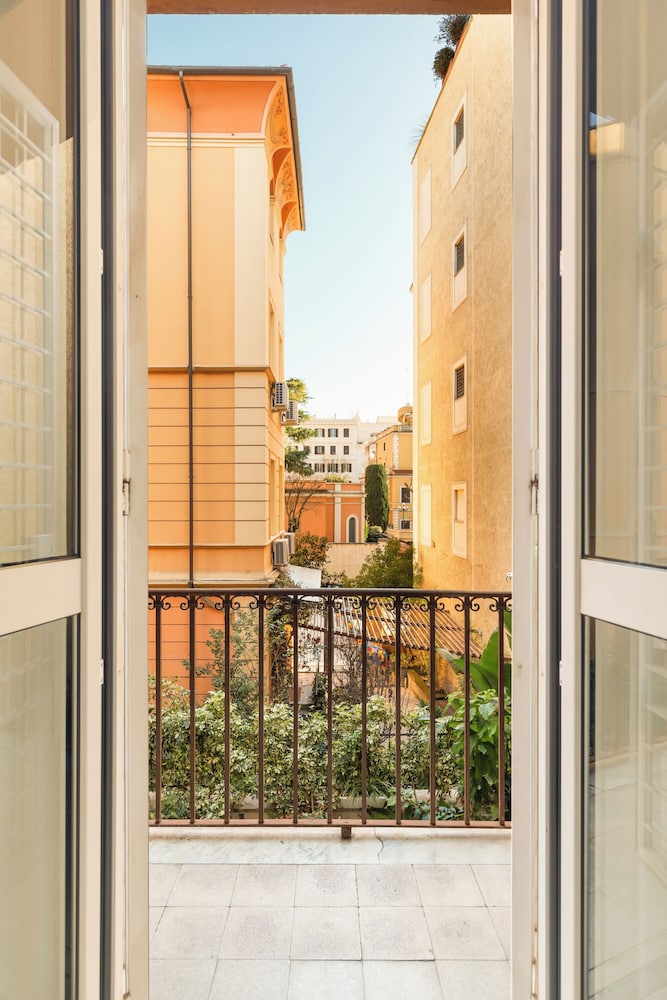 Vatican Beautiful 2Br Apartment With Terrace