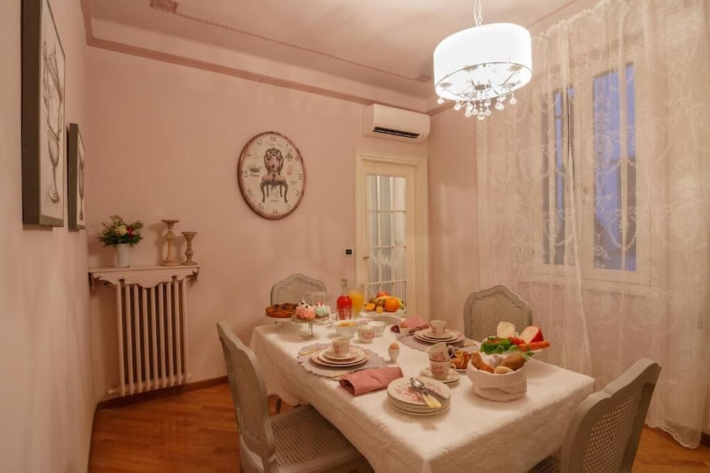 Αn enchanting residence in front of the Juliet house