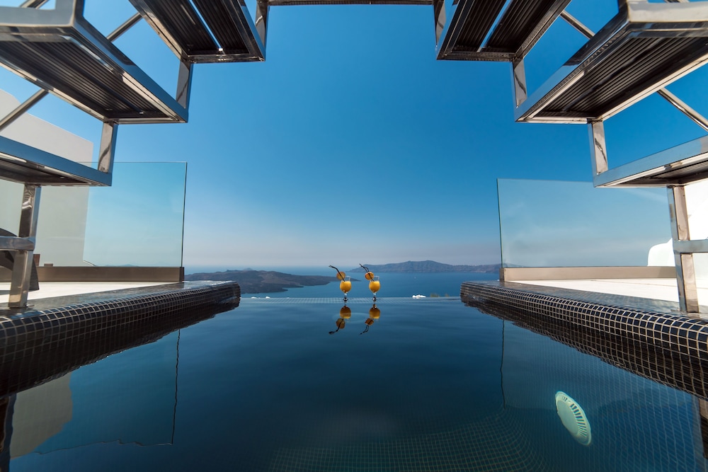 Daydream Luxury Suites
