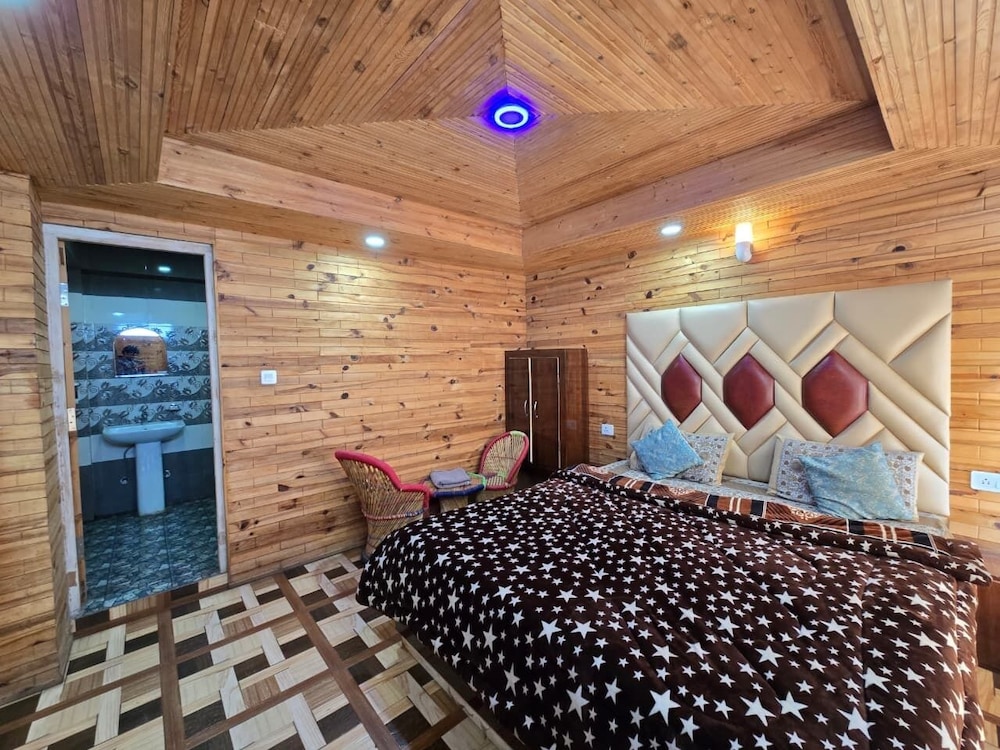 Aakarsh Homestay - Pahadi Food Hub